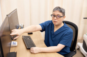 おなかとおしりのクリニック東京大塚 院長写真 痛くない・苦しくない胃カメラ・大腸カメラ 豊島区 消化器内科・肛門科専門 女性に配慮した診療 胃がん検診 便潜血検査対応
