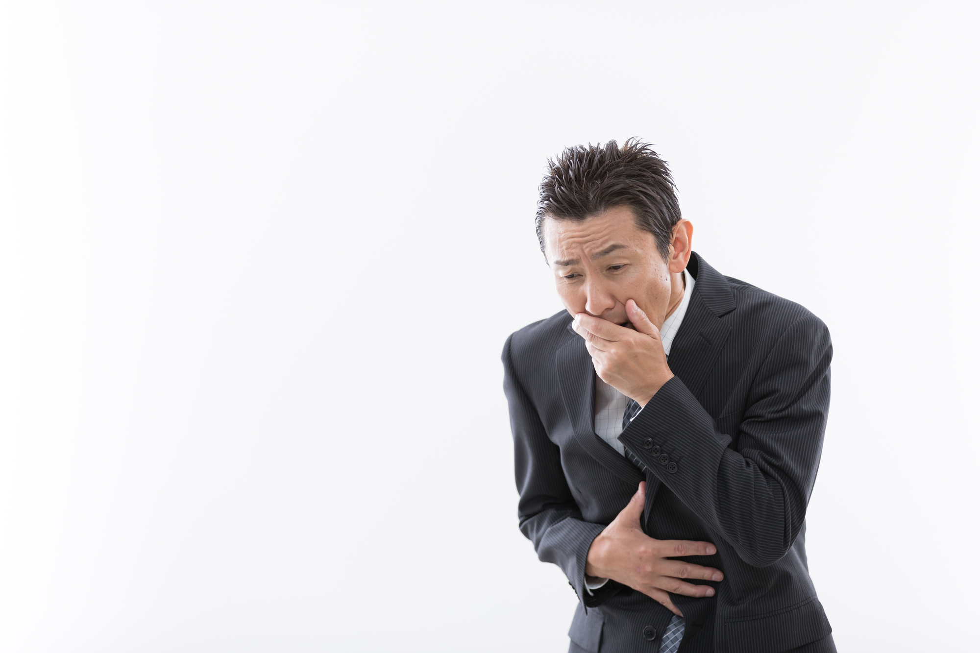 お酒を飲んだ後に吐血…マロリーワイス症候群の症状と治療法